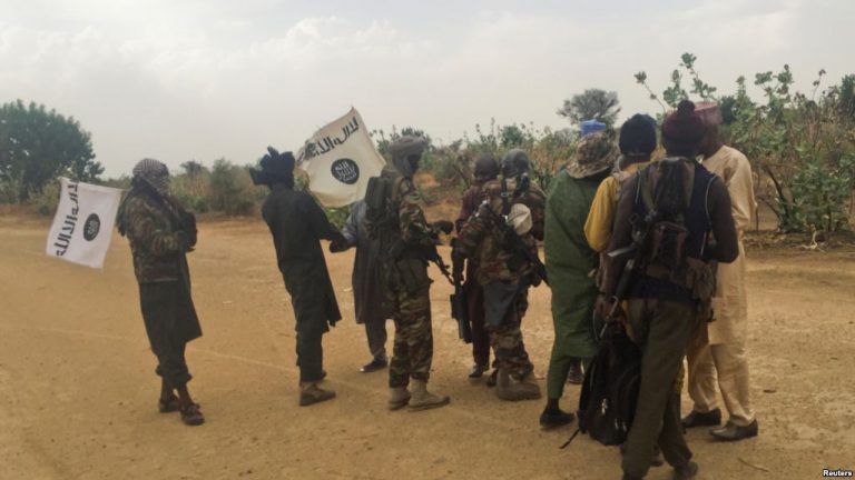Các nữ sinh Chibok đoàn tụ với gia đình sau 3 năm giam cầm Các nữ sinh Chibok đoàn tụ với gia đình sau 3 năm giam cầm