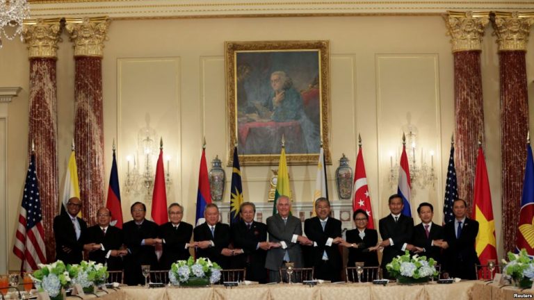 Mỹ họp với ASEAN, bàn chuyện Biển Đông