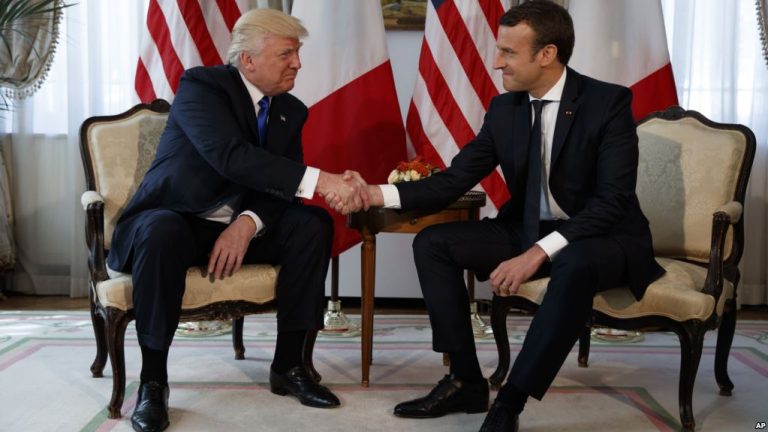 Tổng thống Pháp tiết lộ về cái bắt tay với ông Trump