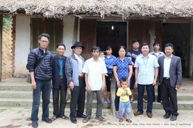 Cha Gioan Nguyễn Ngọc Nam Phong về xã Yên Tập huyện Cẩm Khê tỉnh Phú Thọ thăm gia đình em Phan Kim Khánh Cha Gioan Nguyễn Ngọc Nam Phong về xã Yên Tập huyện Cẩm Khê tỉnh Phú Thọ thăm gia đình em Phan Kim Khánh