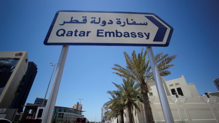 Qatar bị ‘từ mặt’, dân chúng nháo nhào tích trữ