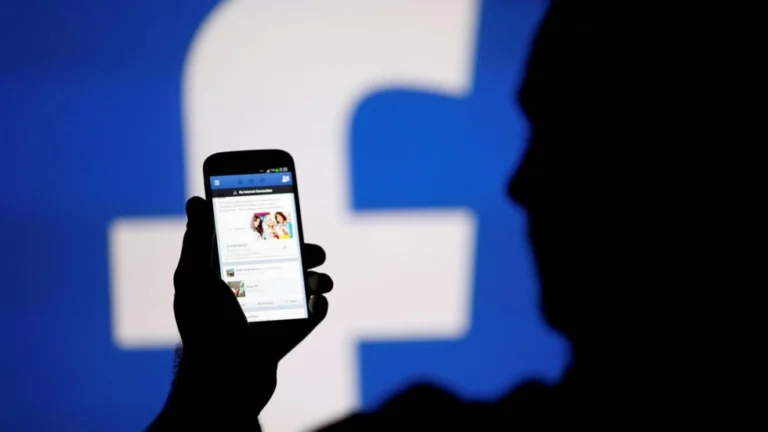 Dùng Facebook mang lại hạnh phúc hay có hại ?