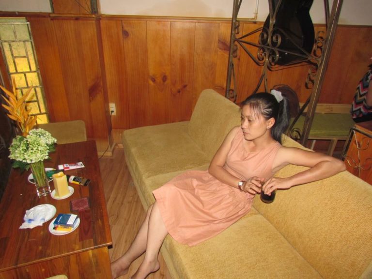 KIẾP TRẦN ĐÃ TRẢ BAO NHIÊU KHÓC CƯỜI .