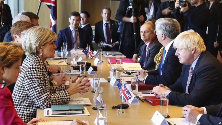 Anh sẽ điều tàu sân bay tới Biển Đông