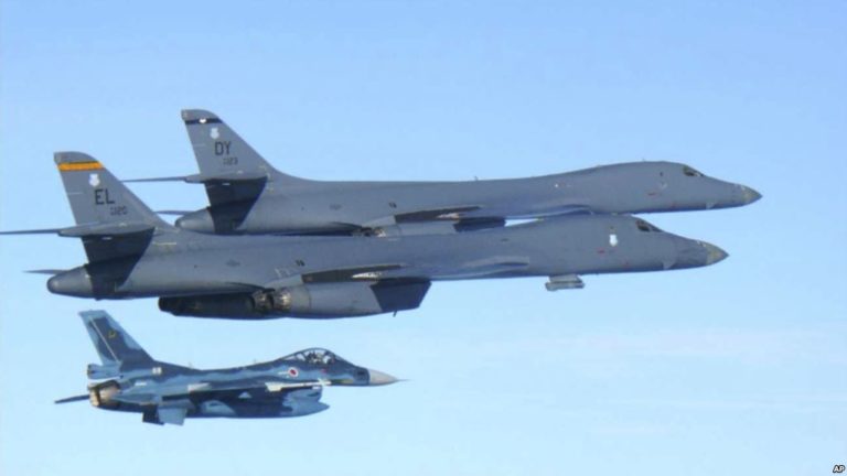 Máy bay ném bom Mỹ ‘vần vũ’ trên bán đảo Triều Tiên