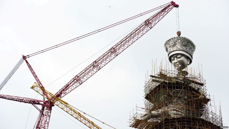 Vì sao Trung Quốc ngưng xây dựng ở Quảng Châu?