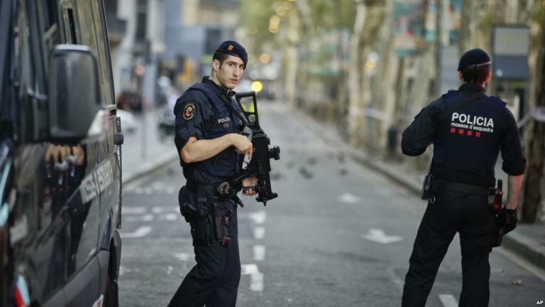Nghi can tấn công Barcelona ‘chạy sang Pháp’?