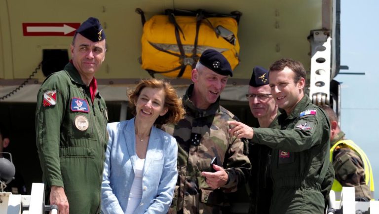 Bộ trưởng bộ Quân Lực Pháp thăm ba nước châu Phi đối đầu với thánh chiến