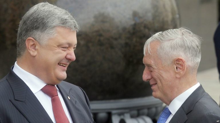 Mỹ đang ‘tích cực cứu xét’ bán vũ khí phòng vệ sát thương cho Ukraine Mỹ đang ‘tích cực cứu xét’ bán vũ khí phòng vệ sát thương cho Ukraine