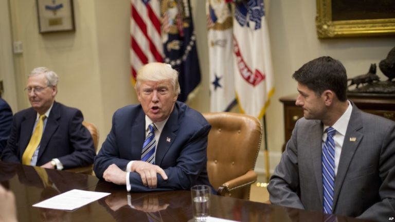 Trump mắng lãnh đạo Cộng hòa ở Quốc hội làm ‘lộn xộn’ trần nợ Trump mắng lãnh đạo Cộng hòa ở Quốc hội làm ‘lộn xộn’ trần nợ