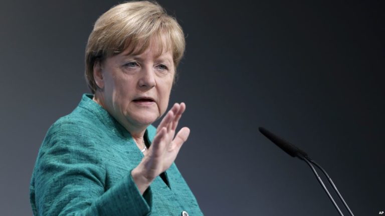 Bà Merkel ‘không hối tiếc’ vì mở cửa cho người tị nạn Bà Merkel ‘không hối tiếc’ vì mở cửa cho người tị nạn