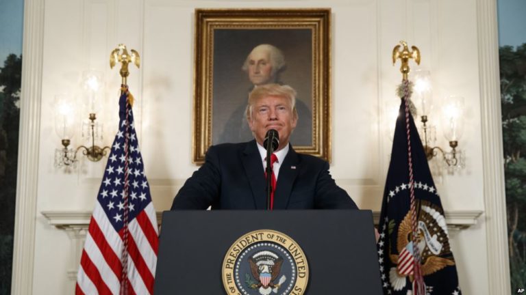 Trump lên án Tân Quốc Xã và KKK là ‘tội phạm, côn đồ’ Trump lên án Tân Quốc Xã và KKK là ‘tội phạm, côn đồ’