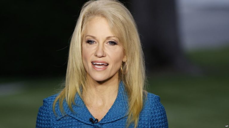 Conway: Trump ‘không bàn việc sa thải Bob Mueller’