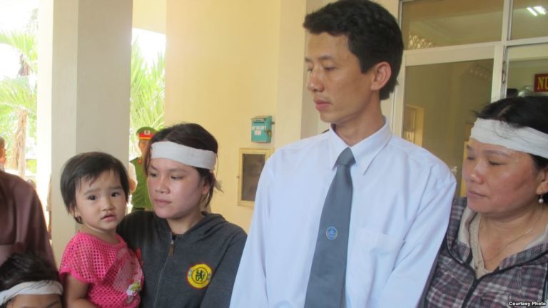 Luật sư Võ An Đôn bị ‘xem xét kỷ luật’ vì chia sẻ trên Facebook Luật sư Võ An Đôn bị ‘xem xét kỷ luật’ vì chia sẻ trên Facebook