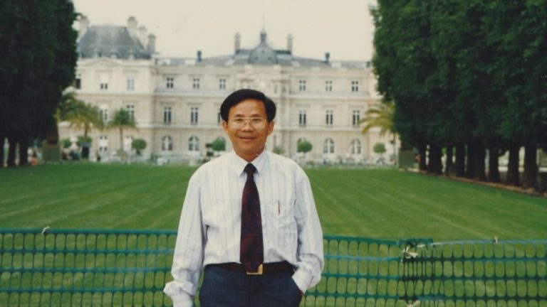 Cựu Đại sứ Việt Nam tại Hà Lan: ‘Đục nước béo cò’
