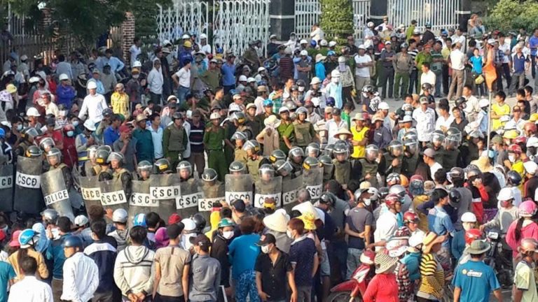 Không đổ bùn xuống biển, mỗi ngày nộp cho Trung Quốc $620,000