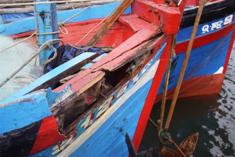 Thêm nhiều tàu cá bị ‘tàu lạ’ cướp phá ngư lưới cụ trên biển