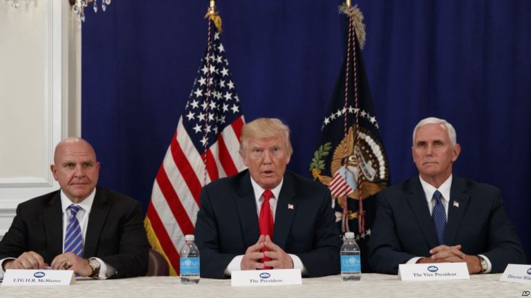 Putin ‘đuổi’ nhân viên ngoại giao Mỹ, Trump cảm ơn