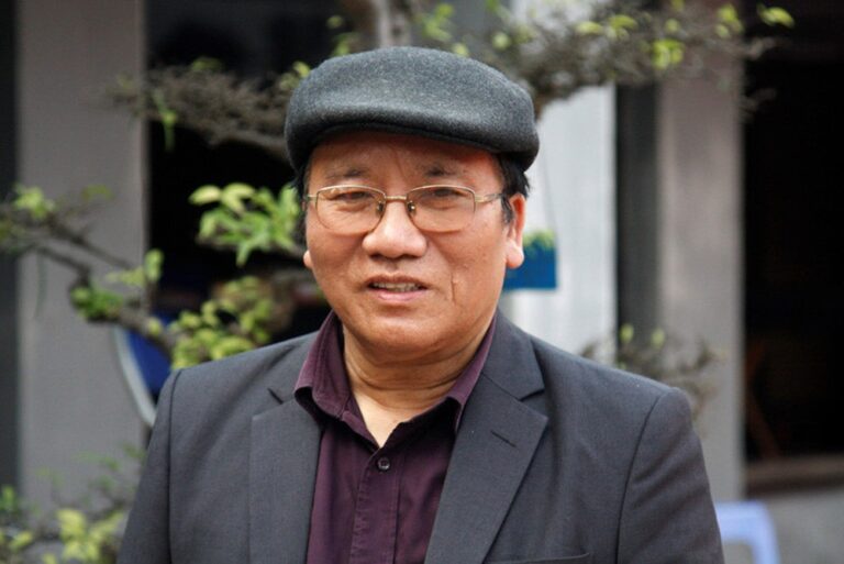 KHI NHÀ THƠ BƯNG BÔ CHO BÍ LÚ