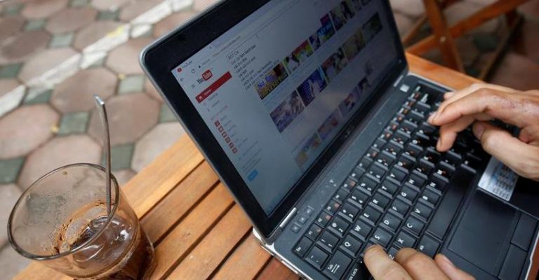 Facebook của giới bất đồng chính kiến đang kiểm tra giới hạn của nhà nước Cộng sản