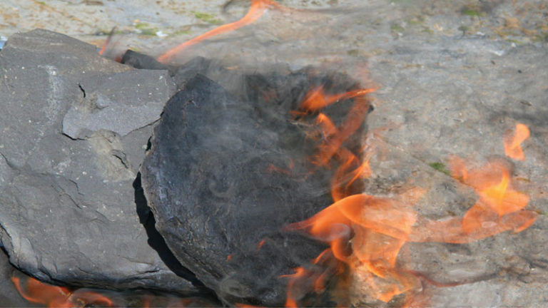 Năng lượng điều tiết giá dầu thế giới: Dầu khô trong đá – Oil Shale hay Dầu thu được từ đá phiến bitum Năng lượng điều tiết giá dầu thế giới: Dầu khô trong đá – Oil Shale hay Dầu thu được từ đá phiến bitum