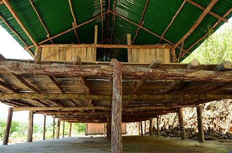 Người dân Quảng Ngãi ồ ạt xây nhà dưới vực sâu chờ đền bù Người dân Quảng Ngãi ồ ạt xây nhà dưới vực sâu chờ đền bù