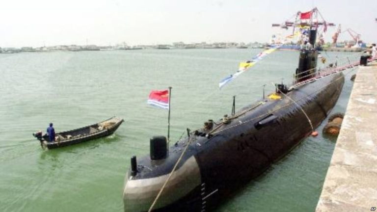 Tàu ngầm Trung Quốc thăm cảng Malaysia