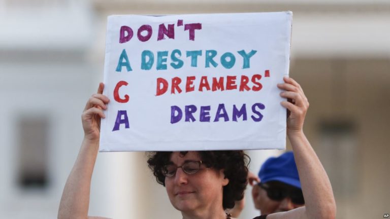 Trump tuyên bố ‘rất thông cảm’ với các di dân Dreamers Trump tuyên bố ‘rất thông cảm’ với các di dân Dreamers