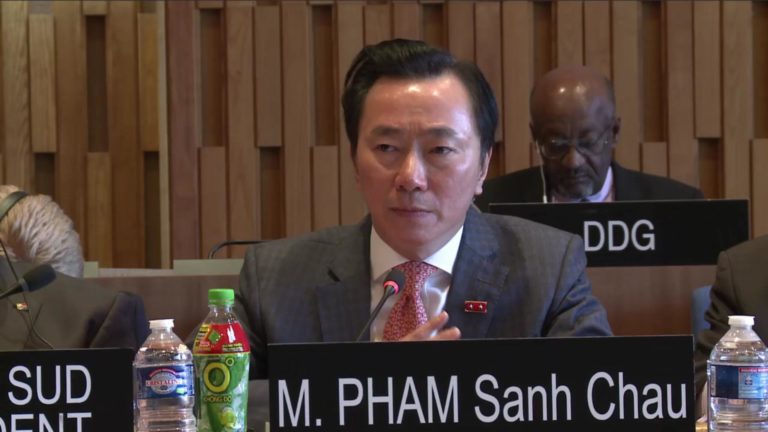 NGÀI ĐẠI SỨ VÀ CHAI DR. THANH