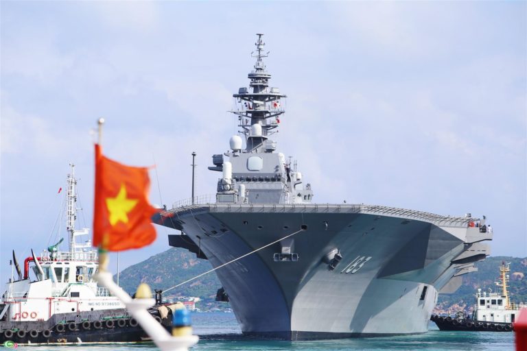 Tàu sân bay Mỹ bất ngờ đến Cam Ranh bảo vệ APEC