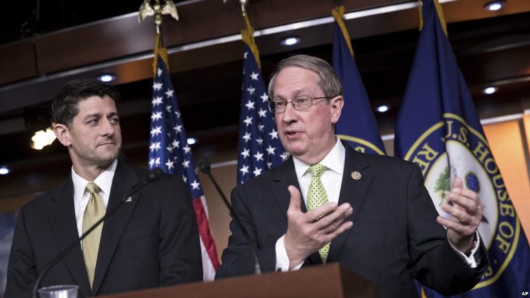 ‘Cuộc chiến’ về lệnh cấm du hành của Trump vẫn tiếp diễn ‘Cuộc chiến’ về lệnh cấm du hành của Trump vẫn tiếp diễn