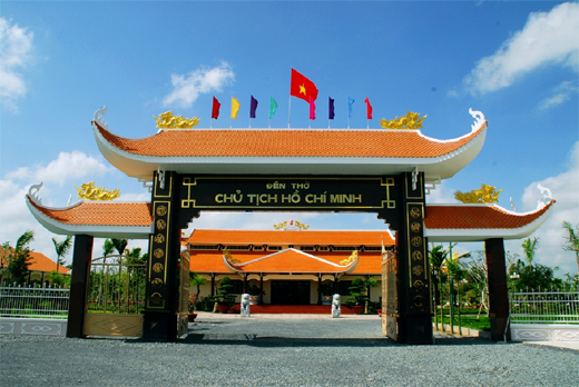 Vì sao tôn thờ “thánh thần” trong chính trị lại vô cùng nguy hiểm?