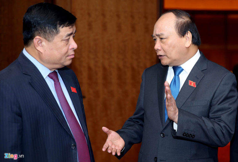 Thủ tướng Nguyễn Xuân Phúc đang bị các nhóm lợi ích thân hữu chi phối? Thủ tướng Nguyễn Xuân Phúc đang bị các nhóm lợi ích thân hữu chi phối?