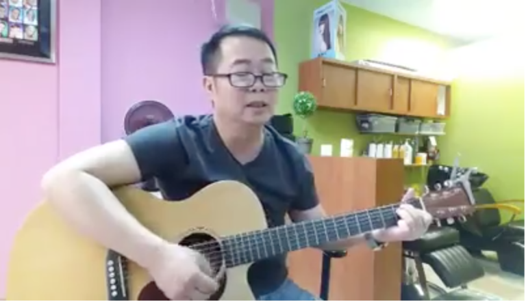 ÂM NHẠC LÀ ĐỂ NGƯỜI NGƯỜI YÊU MẾN VÀ HÁT SAY SƯA CHỨ KHÔNG PHẢI ĐỂ SO SÁNH HƠN THUA. ÂM NHẠC LÀ ĐỂ NGƯỜI NGƯỜI YÊU MẾN VÀ HÁT SAY SƯA CHỨ KHÔNG PHẢI ĐỂ SO SÁNH HƠN THUA.