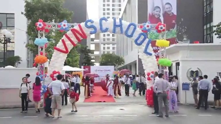 Bởi vì trong cuộc chiến này thì Vingroup nắm dao đàng lưỡi. Bởi vì trong cuộc chiến này thì Vingroup nắm dao đàng lưỡi.