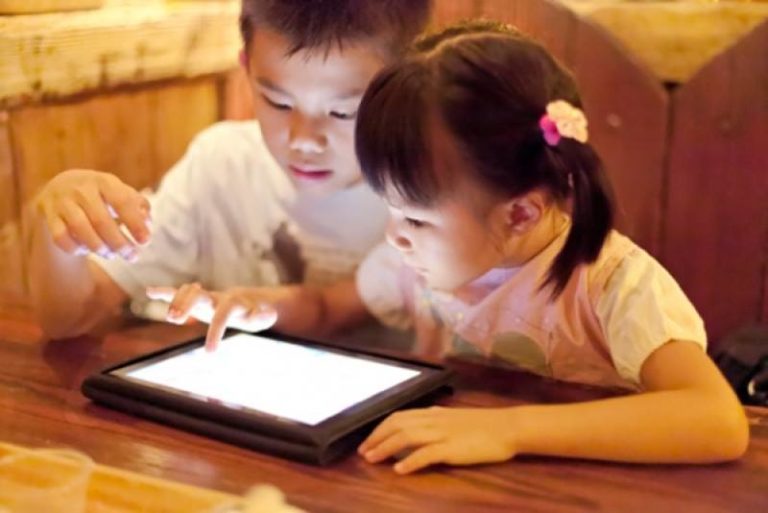 HẠN CHẾ, CẤM ĐOÁN NGƯỜI DÂN TIẾP CẬN VỚI TIẾN BỘ KHOA HỌC CÔNG NGHỆ LÀ KÌM HÃM SỨC PHÁT TRIỂN CỦA DÂN TỘC HẠN CHẾ, CẤM ĐOÁN NGƯỜI DÂN TIẾP CẬN VỚI TIẾN BỘ KHOA HỌC CÔNG NGHỆ LÀ KÌM HÃM SỨC PHÁT TRIỂN CỦA DÂN TỘC