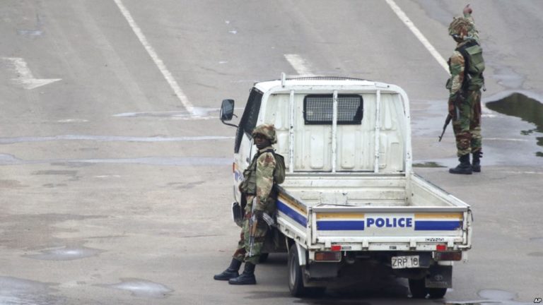 Đảo chính ở Zimbabwe? Tổng thống Mugabe bị cầm giữ