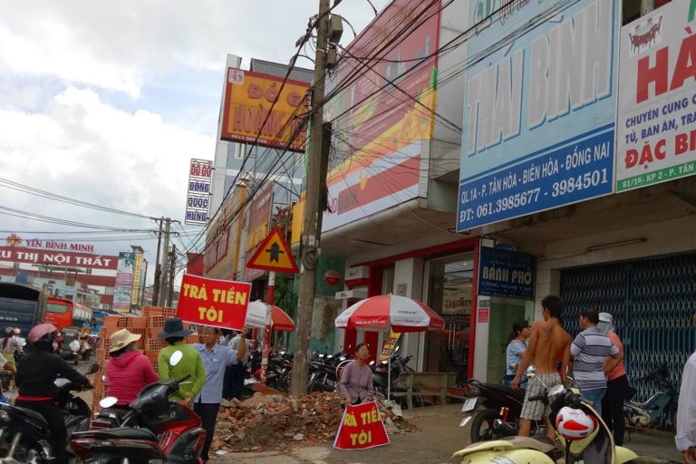 Dân vây trụ sở quỹ tín dụng, đòi trả hơn 50 tỉ đồng