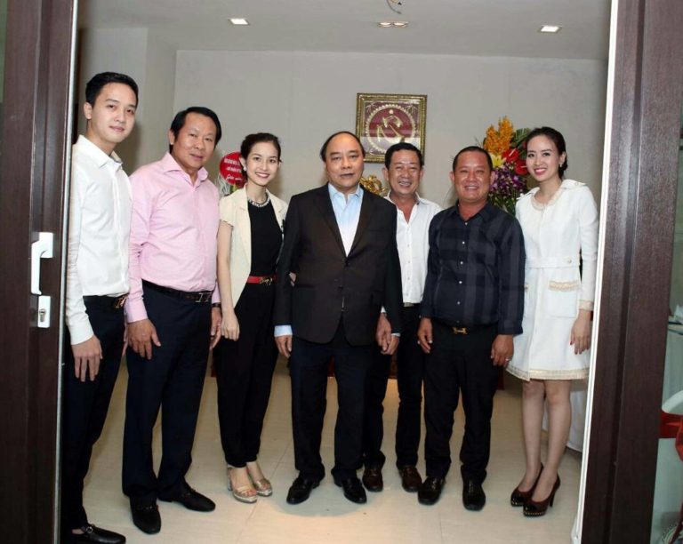 Phúc thế Thân Đức Nam để giữ lại Huỳnh Đức Thơ. Phúc thế Thân Đức Nam để giữ lại Huỳnh Đức Thơ.