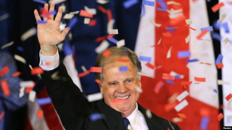 Doug Jones được chứng nhận chiến thắng cuộc đua vào Thượng viện Mỹ