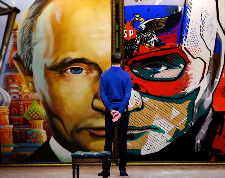 Vladimir Putin: Người hùng và kẻ chuyên chế Vladimir Putin: Người hùng và kẻ chuyên chế