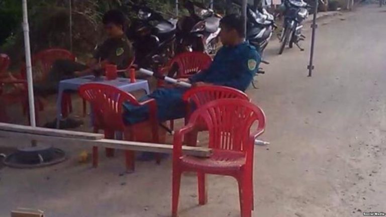 Chính quyền chặn tín đồ dự lễ đản sanh Phật giáo Hòa Hảo Chính quyền chặn tín đồ dự lễ đản sanh Phật giáo Hòa Hảo