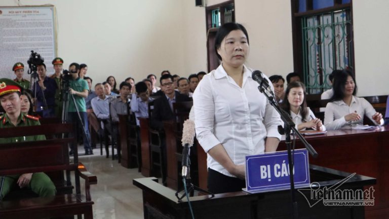 Ba nhà hoạt động lãnh án tù Ba nhà hoạt động lãnh án tù