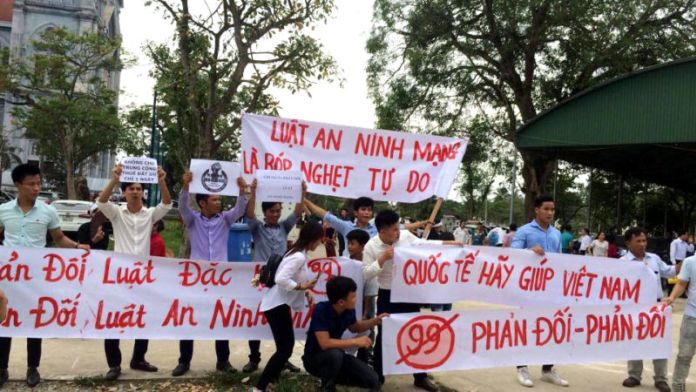 Cộng đồng mạng kêu gọi các hãng ‘không đáp ứng Luật An Ninh Mạng’ Cộng đồng mạng kêu gọi các hãng ‘không đáp ứng Luật An Ninh Mạng’