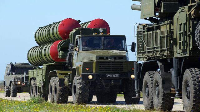 Nghi vấn Ukraine tuồn “rồng lửa” S-300 của Nga cho Mỹ Nghi vấn Ukraine tuồn “rồng lửa” S-300 của Nga cho Mỹ