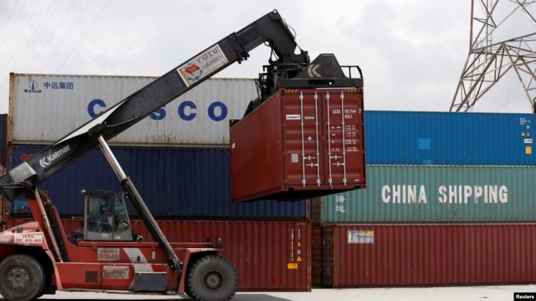 WSJ: Hàng tỉ đôla hàng hóa TQ né thuế quan Mỹ nhờ xuất khẩu từ VN