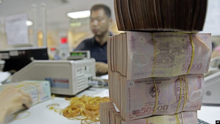 Việt Nam: Dùng trên 300 triệu tiền mặt mua bất động sản phải báo cáo Việt Nam: Dùng trên 300 triệu tiền mặt mua bất động sản phải báo cáo