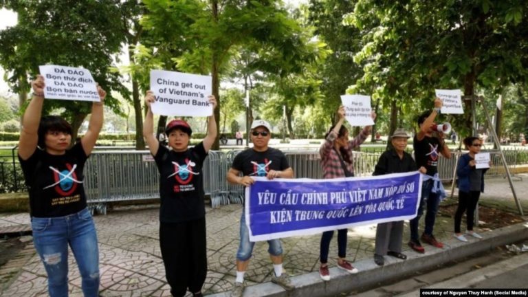 Vụ bãi Tư Chính: Chưa kiện thì chưa tin