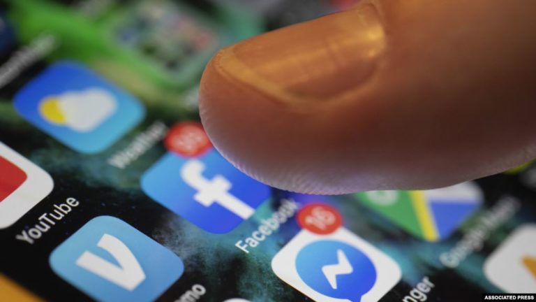 Việt Nam yêu cầu Facebook định danh tài khoản người dùng