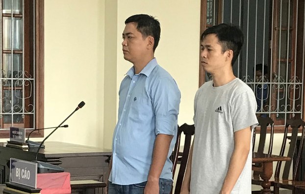 Hai công an đánh chết người bị bắt ngay tại tòa Hai công an đánh chết người bị bắt ngay tại tòa